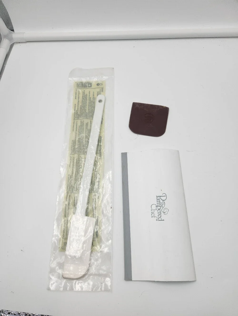Lot 3 Pampered Chef Skinny Scraper #1655 New in the Package Brown White Scrapers